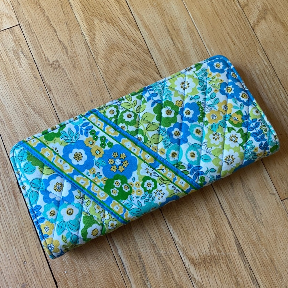 Vera Bradley wallet 🌼